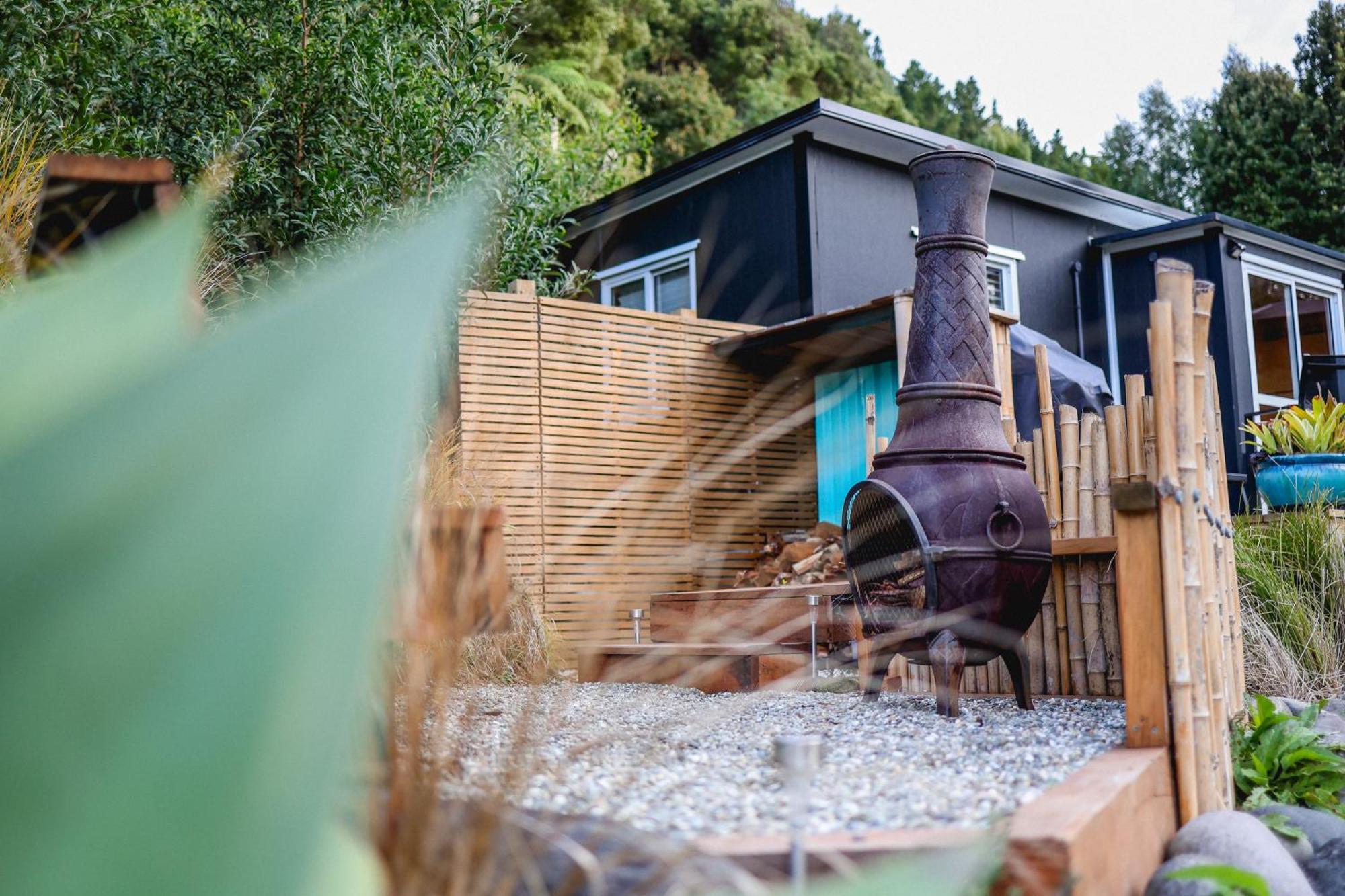Kaitake Kabana - Unique, Off-Grid, Studio Retreat Oakura 外观 照片