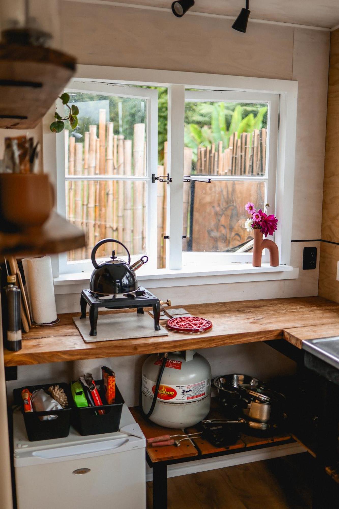 Kaitake Kabana - Unique, Off-Grid, Studio Retreat Oakura 外观 照片